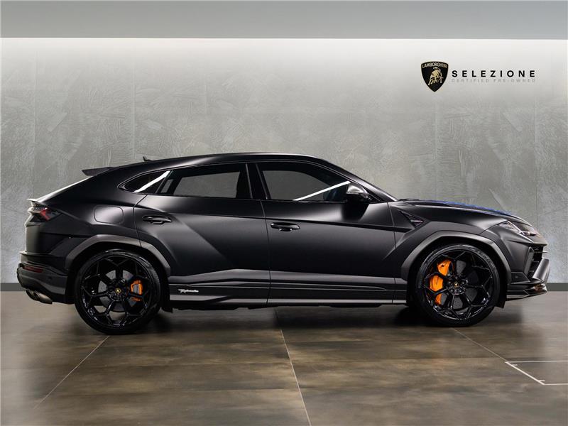 2023 Lamborghini Urus Performante