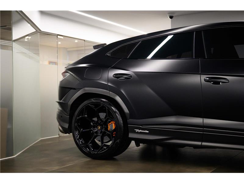 2023 Lamborghini Urus Performante