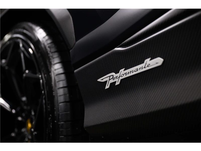 2023 Lamborghini Urus Performante