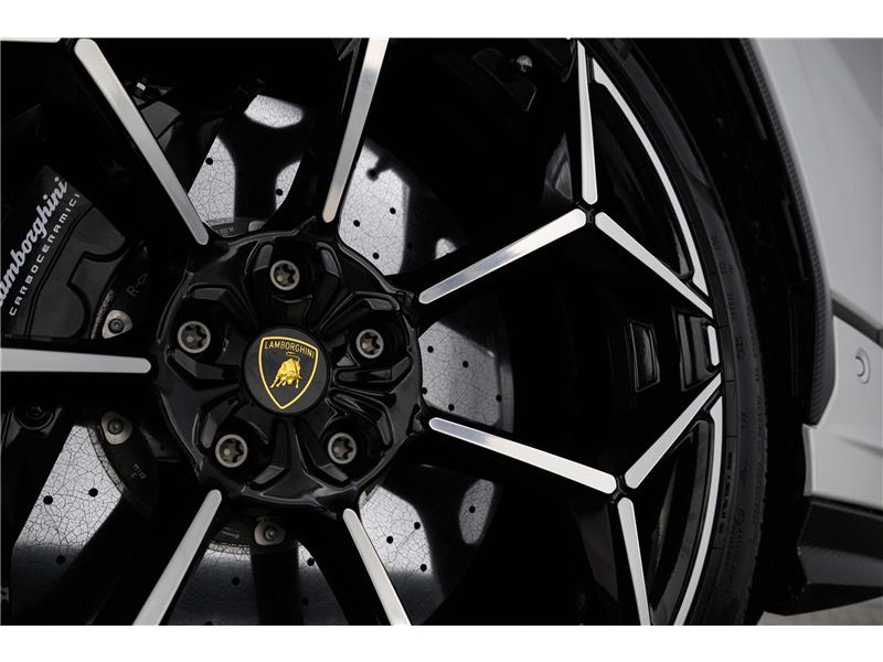 2025 Lamborghini Urus Performante