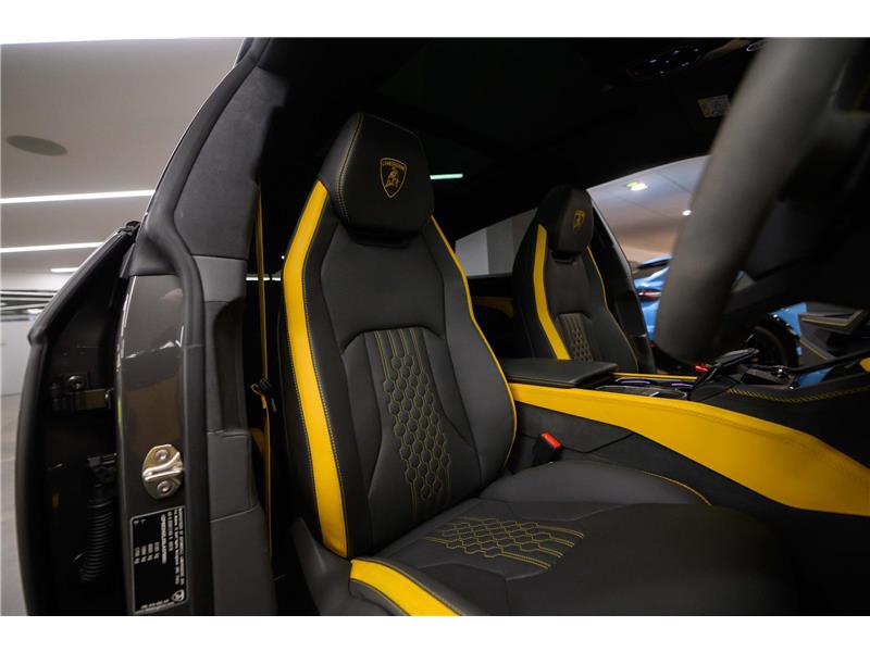2025 Lamborghini Urus SE