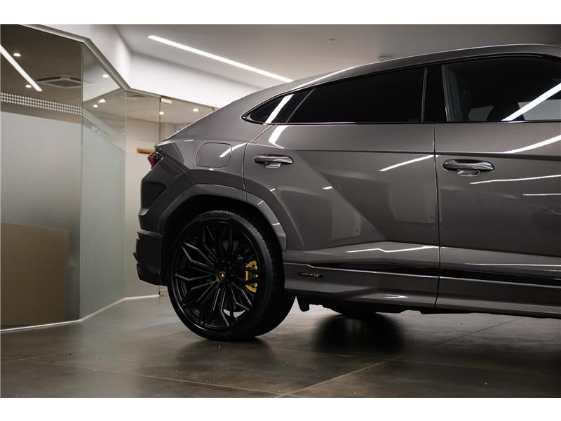 2025 Lamborghini Urus SE