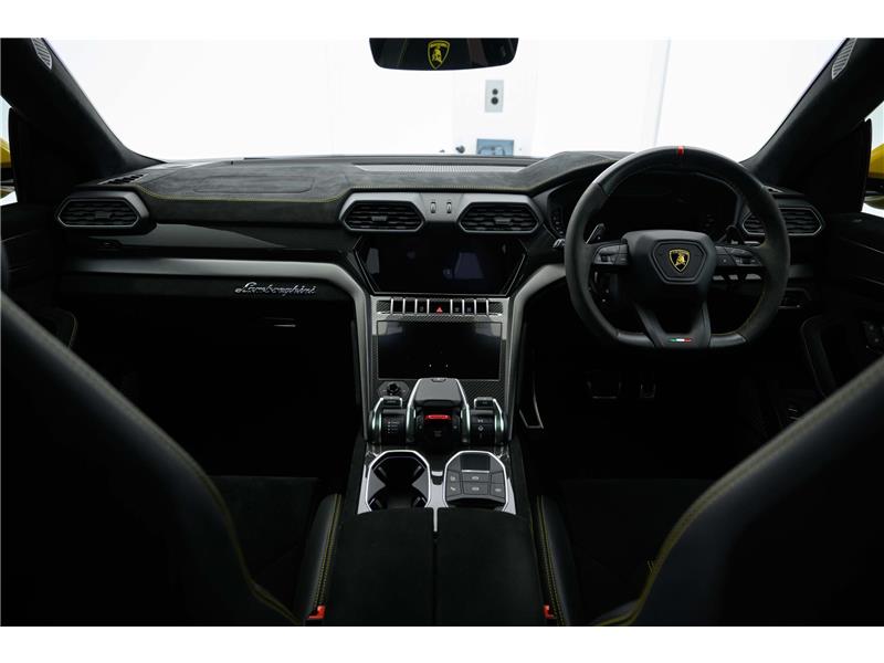 2024 Lamborghini Urus Performante