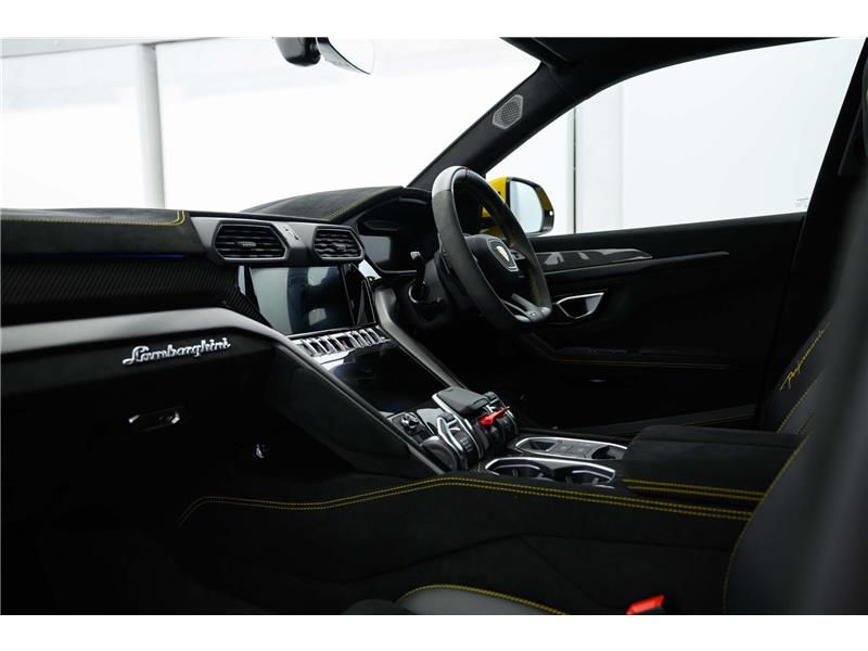 2024 Lamborghini Urus Performante