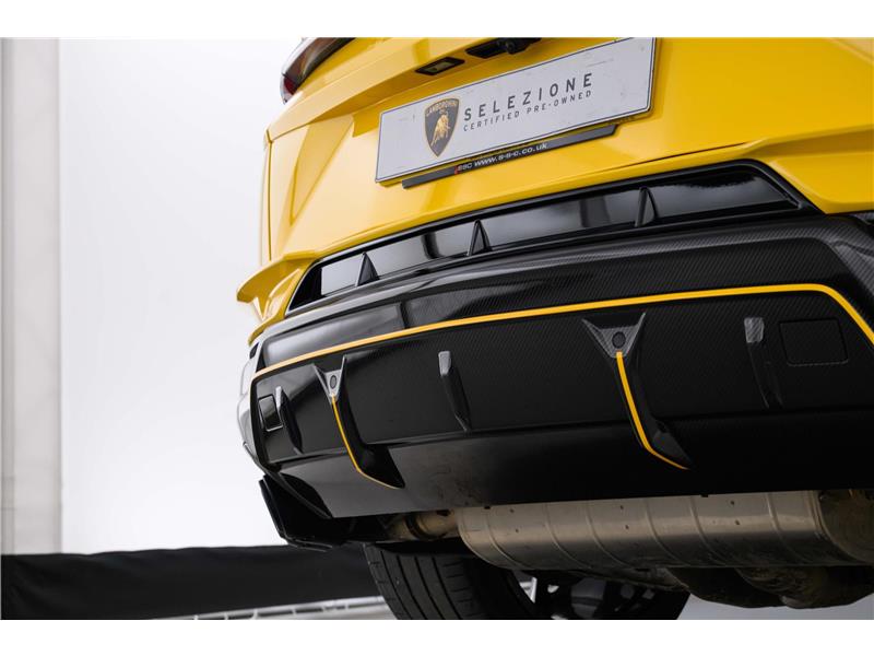 2024 Lamborghini Urus Performante