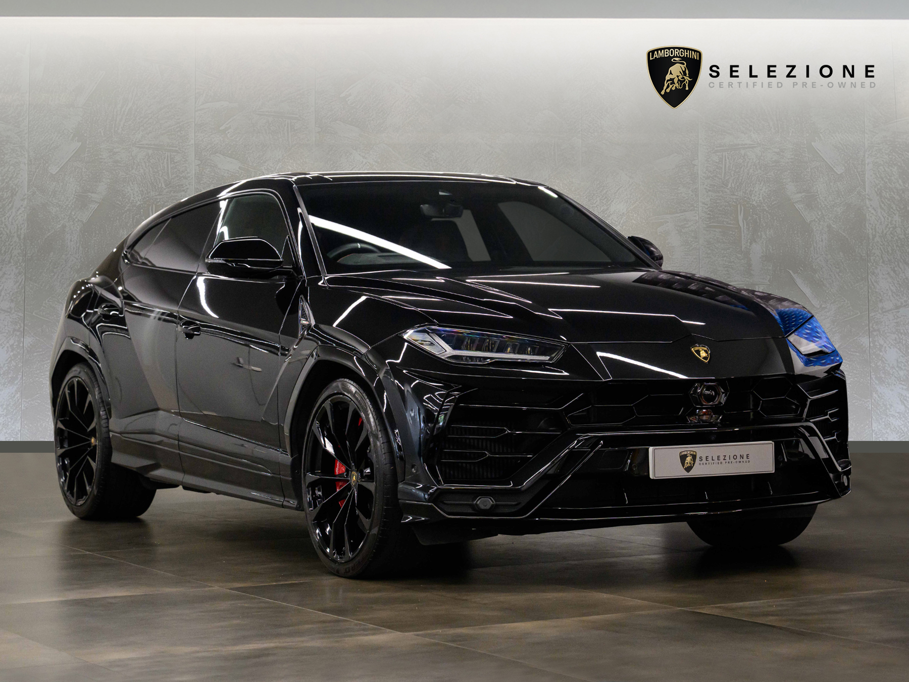 Lamborghini Urus listing photo