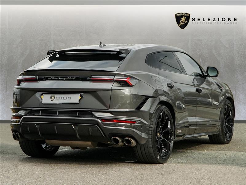 2023 Lamborghini Urus Performante
