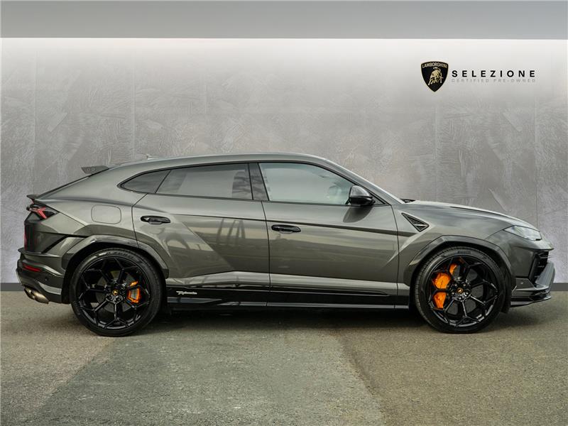 2023 Lamborghini Urus Performante
