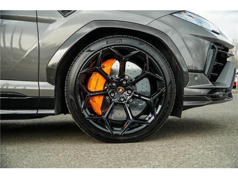2023 Lamborghini Urus Performante