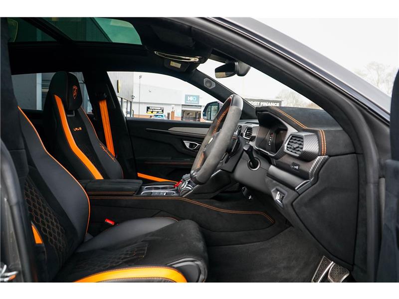 2023 Lamborghini Urus Performante