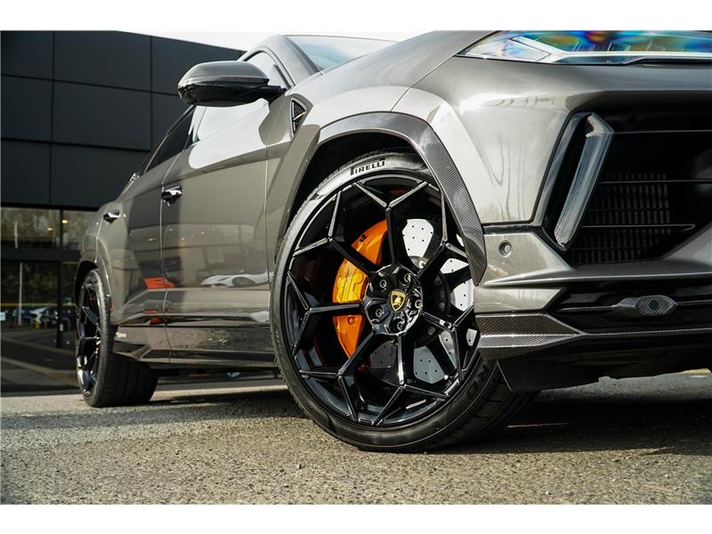 2023 Lamborghini Urus Performante