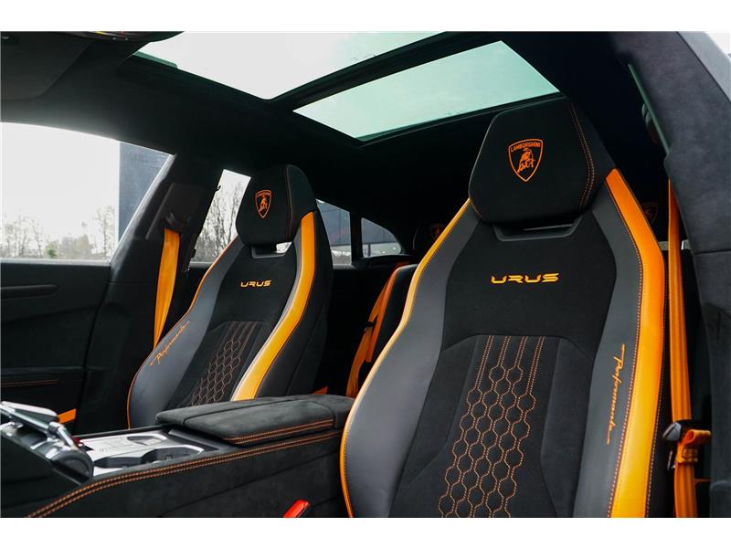 2023 Lamborghini Urus Performante