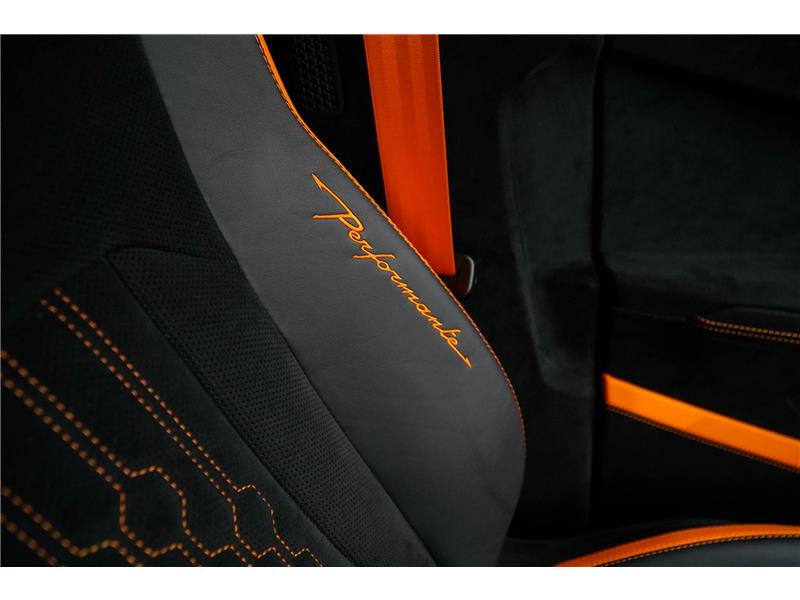 2023 Lamborghini Urus Performante