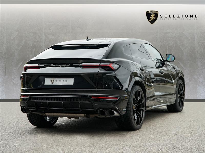 2022 Lamborghini Urus  