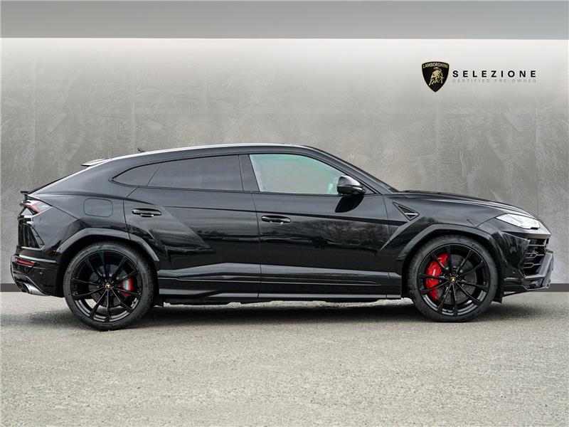 2022 Lamborghini Urus  