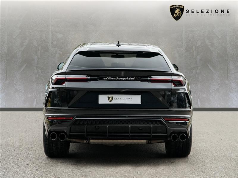 2022 Lamborghini Urus  