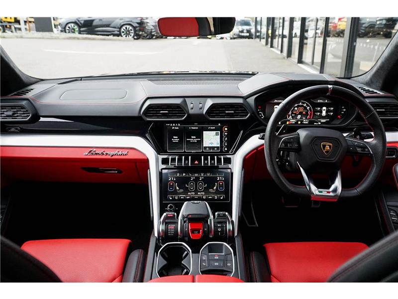 2022 Lamborghini Urus  