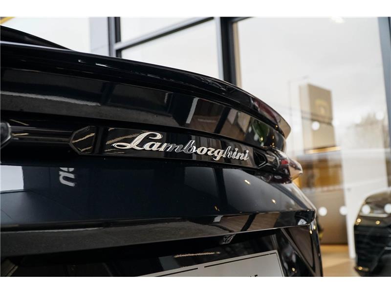 2022 Lamborghini Urus  