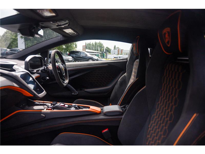2024 Lamborghini Revuelto 6.5 V12 HPEV