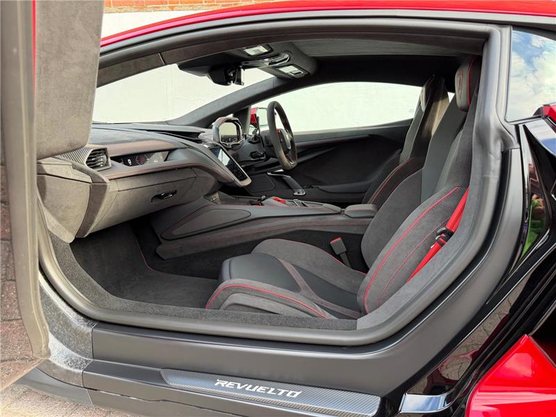 2025 Lamborghini Revuelto 6.5 V12 HPEV V12 Hybrid STD