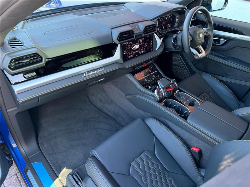 2025 Lamborghini Urus SE