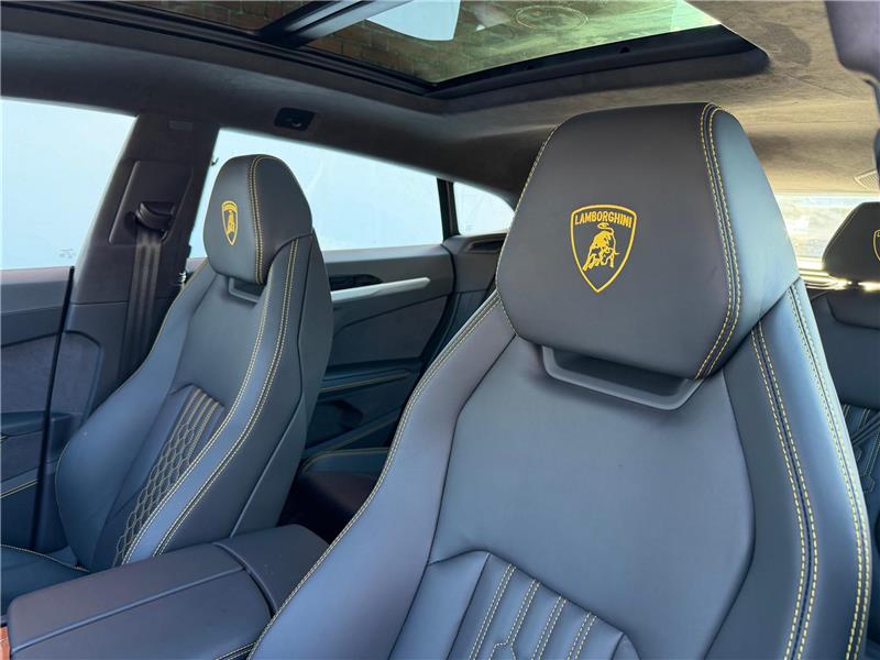 2025 Lamborghini Urus SE