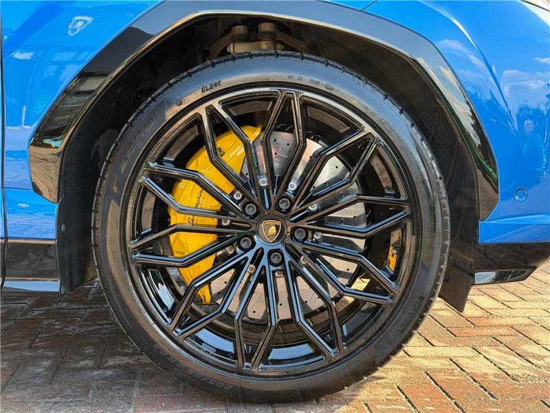 2025 Lamborghini Urus SE