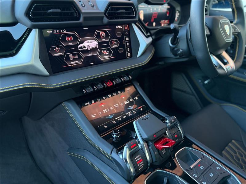 2025 Lamborghini Urus SE