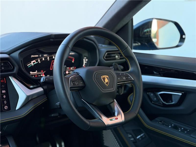 2025 Lamborghini Urus SE