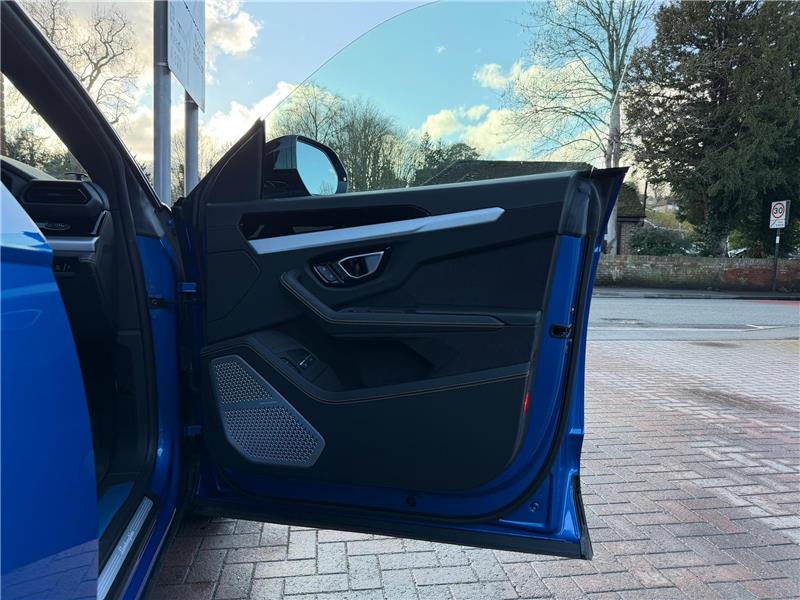 2025 Lamborghini Urus SE