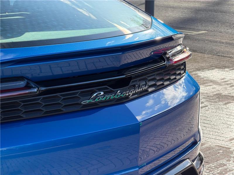 2025 Lamborghini Urus SE