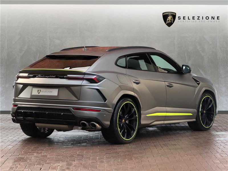 2022 Lamborghini Urus Graphite Capsule