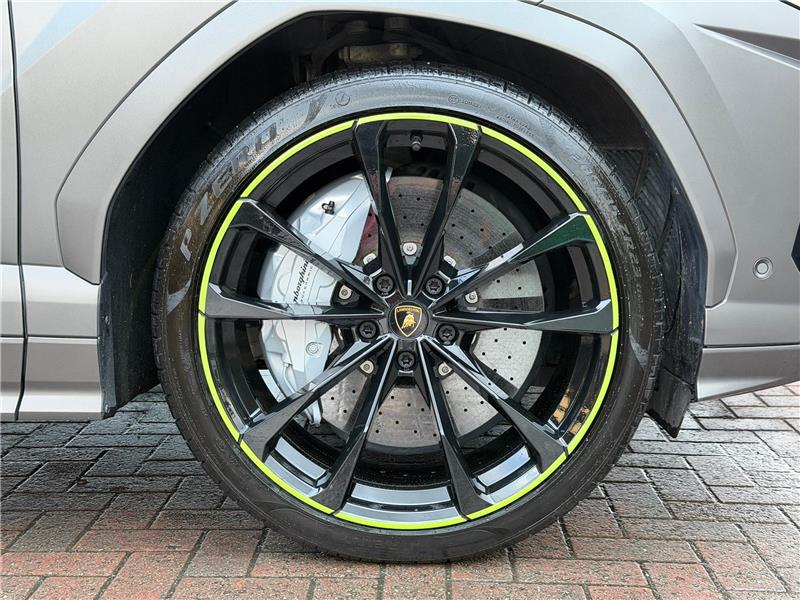 2022 Lamborghini Urus Graphite Capsule