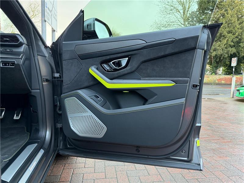 2022 Lamborghini Urus Graphite Capsule