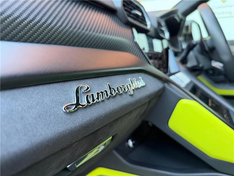 2022 Lamborghini Urus Graphite Capsule