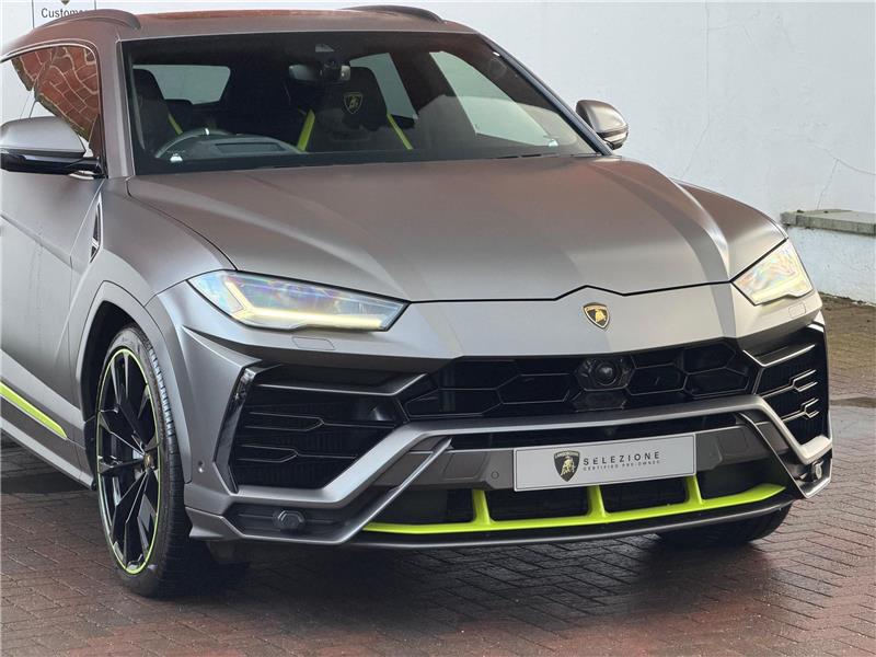 2022 Lamborghini Urus Graphite Capsule