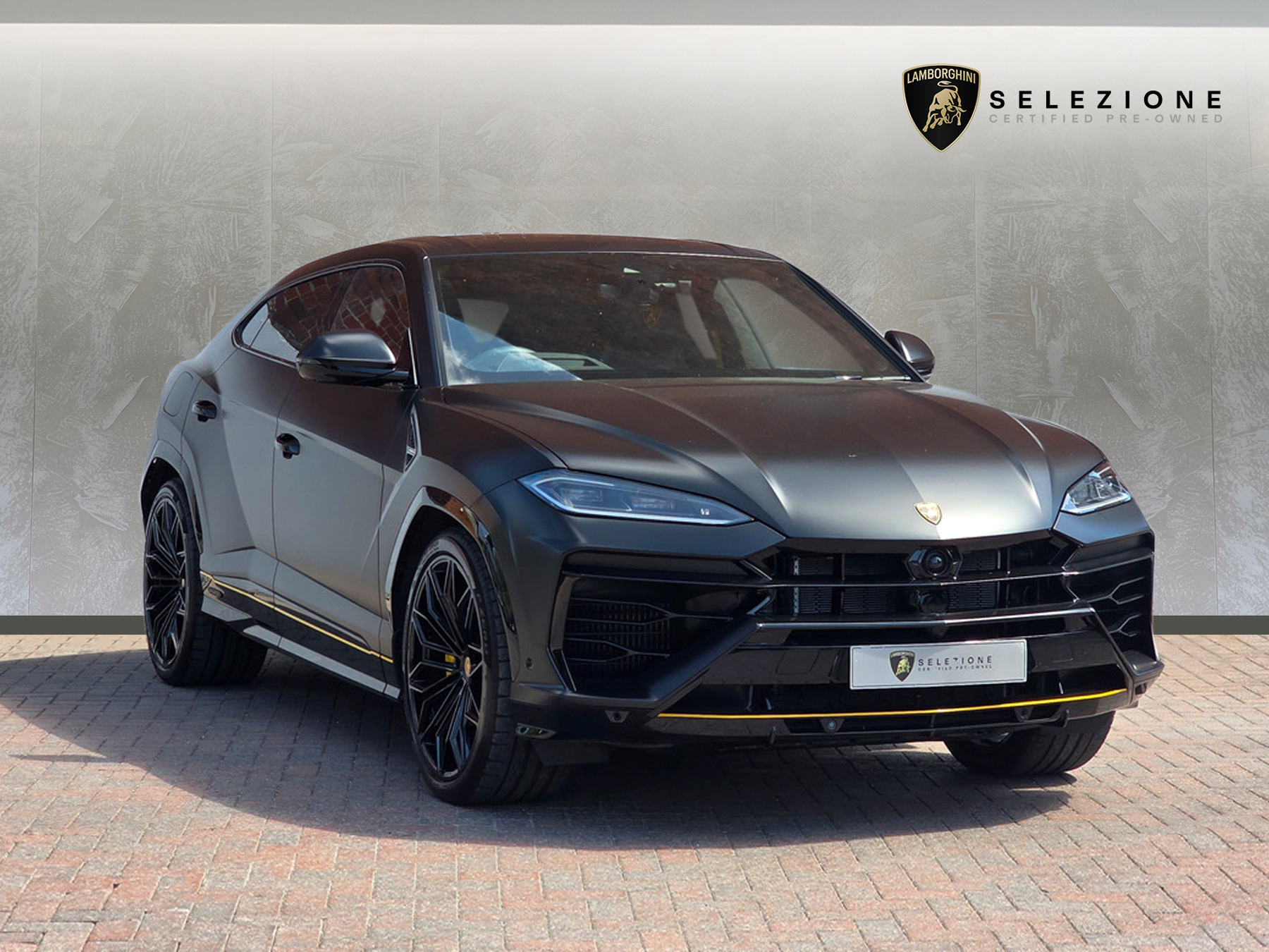 Lamborghini Urus listing photo