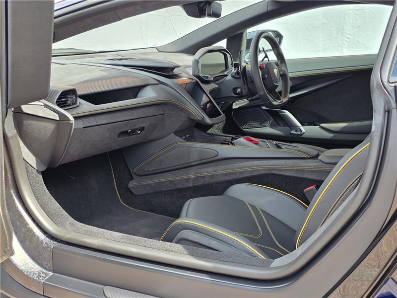 2025 Lamborghini Revuelto 6.5 V12 HPEV