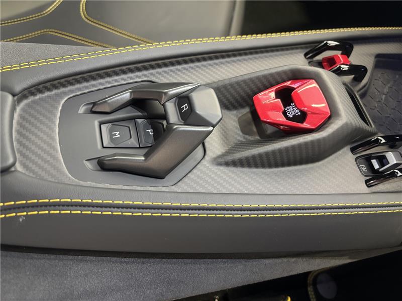 2025 Lamborghini Revuelto 6.5 V12 HPEV