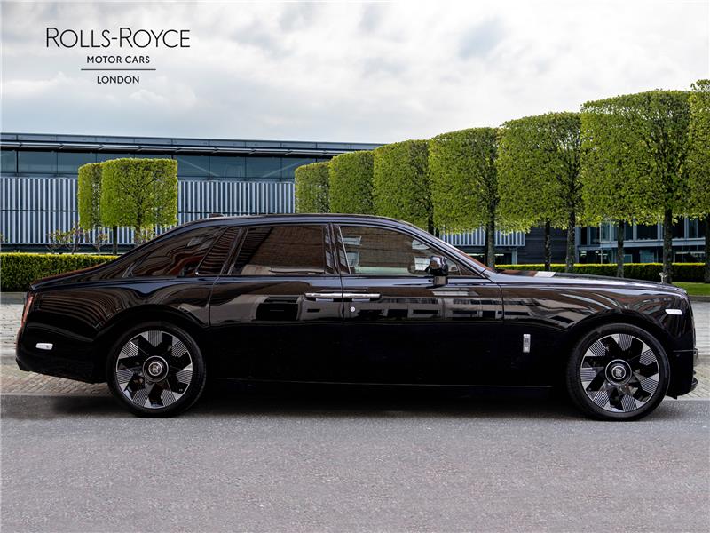 2022 Rolls-Royce Phantom  