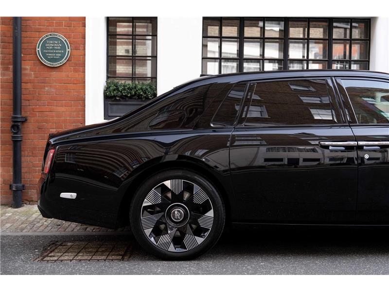 2022 Rolls-Royce Phantom  