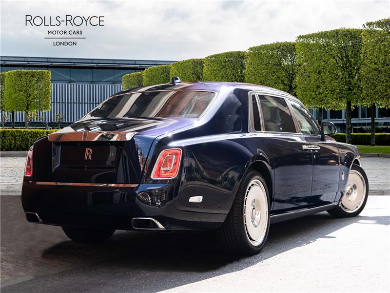 2026 Rolls-Royce Phantom EWB
