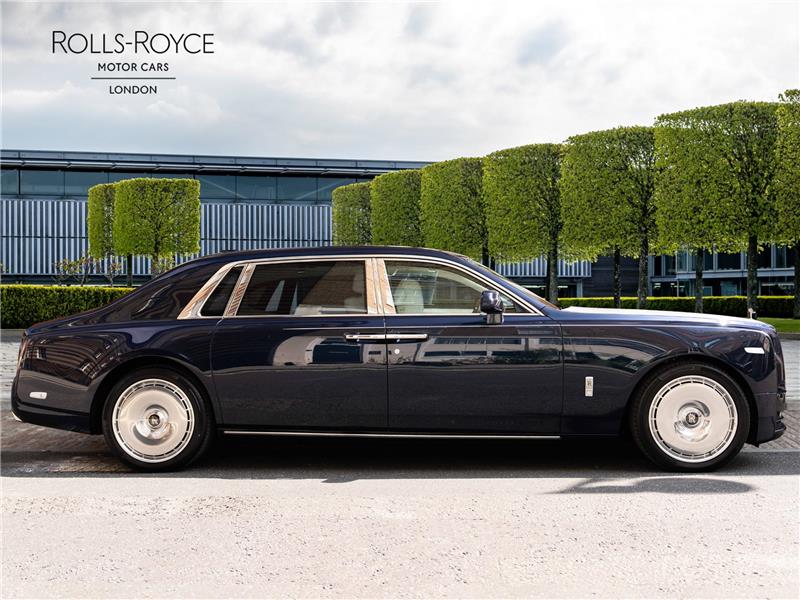 2026 Rolls-Royce Phantom EWB