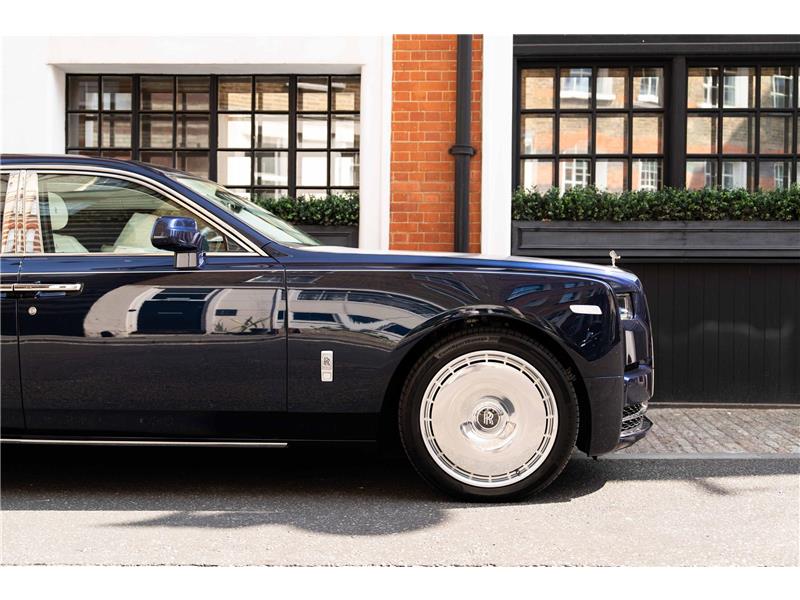 2026 Rolls-Royce Phantom EWB