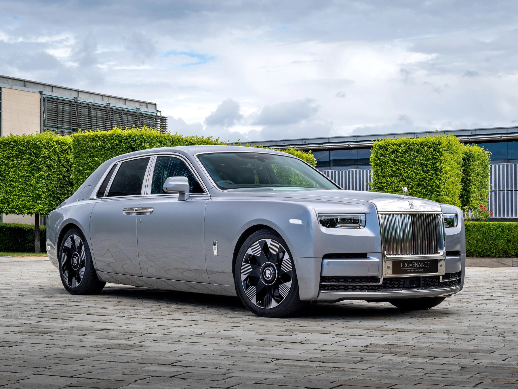 Rolls-Royce Phantom 2025
