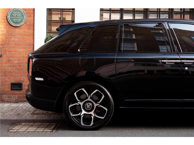 2022 Rolls-Royce Cullinan 6.75 V12 Black Badge