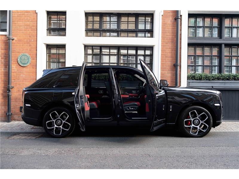2022 Rolls-Royce Cullinan 6.75 V12 Black Badge