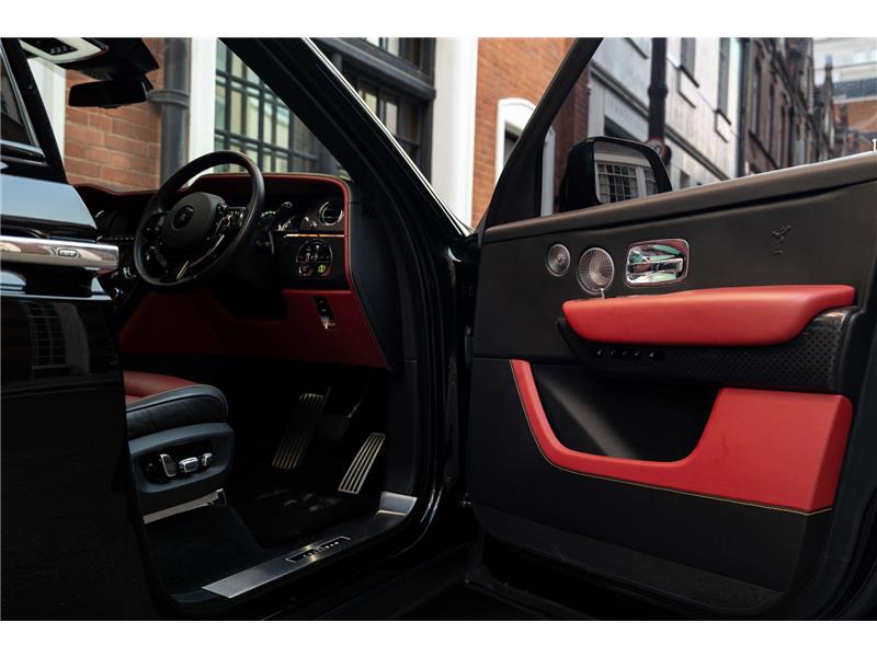 2022 Rolls-Royce Cullinan 6.75 V12 Black Badge