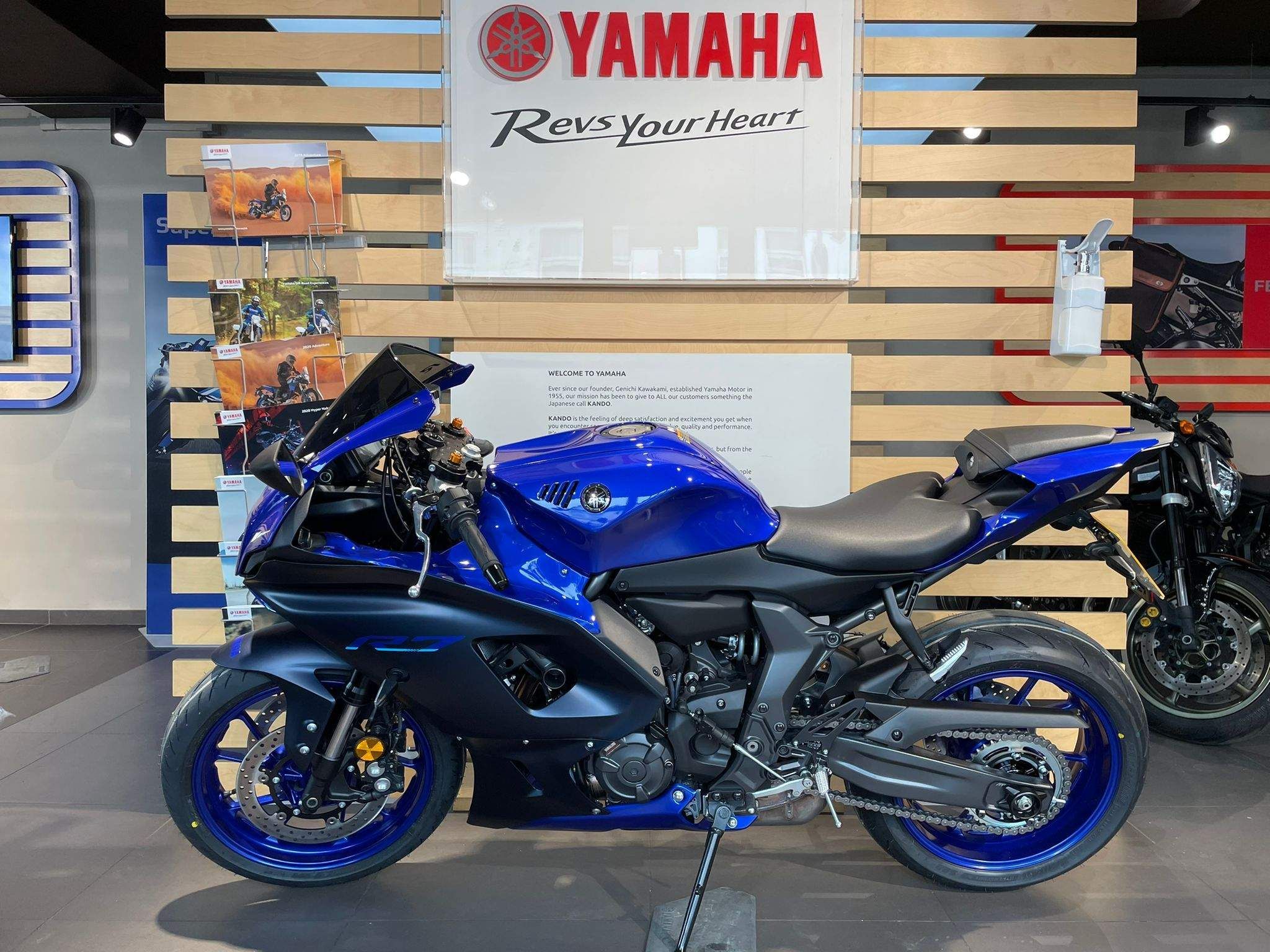 New Yamaha R7 689