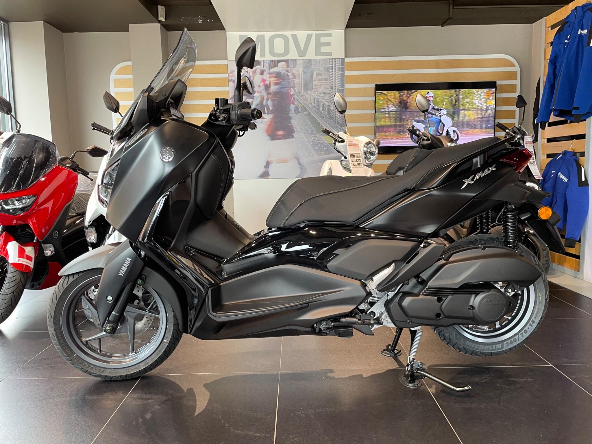 Duel YAMAHA XMAX 125 2018 / HONDA FORZA 125 2019